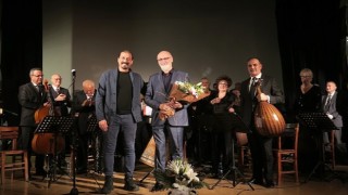 Foça Belediyesi Türk Sanat Müziği Korosu Yeni Yıl Konseri verdi.