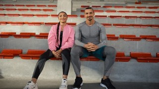 Futbolun kadın efsanesi Nadia Nadim ile Zlatan Ibrahimović H&M Move için birlikte oynuyor