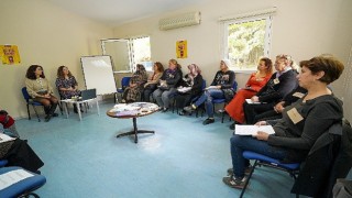 Gaziemirli kadınlar bu merkezde zorlukları aşıyor