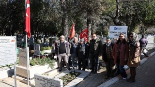 Huzurevi Sakinleri Topçu Yüzbaşı'nı Mezarı başında andı