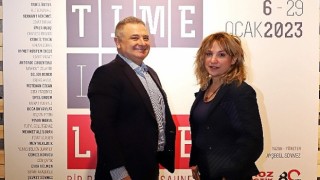 İçinden Sahne Geçen Sergi / “Time İs Love; Bir Dünya Gezisi Sahnesi” Ziyarete Açıldı.