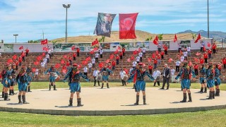 Menemen Belediyesi apos;Zeybek oynayacak, ustalar 'Çömlek yapacak