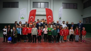 Minik satranççılar ödüllerini aldı