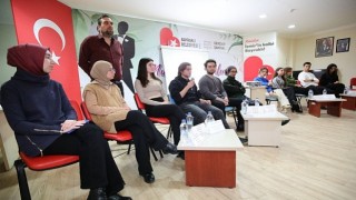 Sosyal Etkinlik Merkezi nden 'akranlar buluşması Bayraklı da üniversiteli 'akranlar buluştu