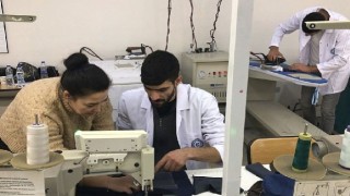 Türk ve göçmen deri dikim ve kesim operatörleri işbaşı yaptı