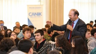 Yazar Yusuf Kaplan Canik'te Öğrencilerle Buluştu