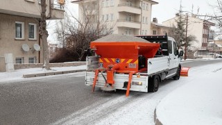 Nevşehir Belediye Ekipleri Tuzlama Çalışması Yapıyor