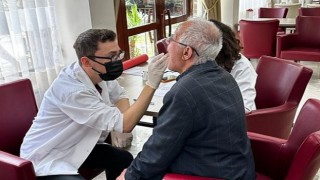 Egeli Gönüllü Diş Hekimleri depremzedelerin ağız ve diş bakımlarını yaptı