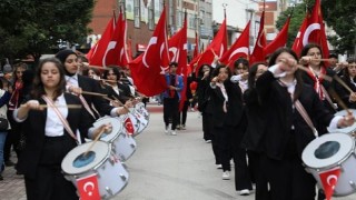 Gençler 19 Mayıs Coşkusunu Sokaklara Taşıdı