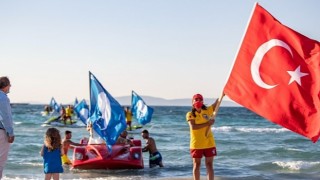 Dünya Çevre Gününde İzmirden güzel haber İzmir&#39;de 41 halk plajının 40ında Mavi Bayrak dalgalanıyor
