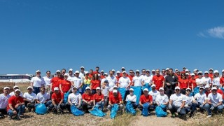 Philip Morris Türkiye ve Torbalı sanayi kuruluşları çalışanları Fetrek Çayıında temizlik yaptı