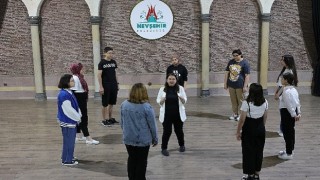 Yaratıcı drama ve tiyatro kursu başladı