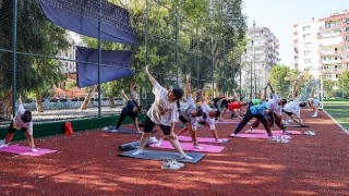 Karşıyaka'da açık havada spor keyfi başladı