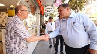 Başkan Tugay, daha sağlıklı bir kentyaşamı için Karşıyakayı adım adım geziyor