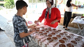 Çamyuvada vatandaşlara aşure ikramı