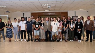 Yabancı öğrenciler Başkan Pekyatırmacıyı ziyaret etti