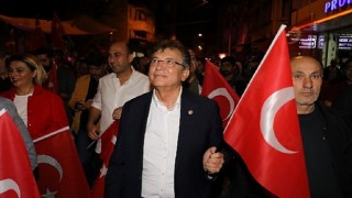 Edremit;te Cumhuriyet Coşkusu Fener alayı ile taçlandı