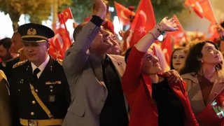 Gemlikte Cumhuriyet Coşkusu Cadde ve Meydanlara Sığmadı