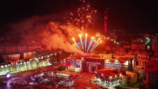 Keçiören;de Cumhuriyetin 100. Yılı kutlamaları muhteşem havai fişek gösterisiyle final yaptı