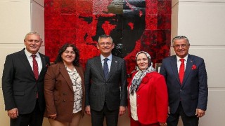 Başkan Topaloğlu, CHP Genel Başkanı Özgür Özel'i ziyaret etti