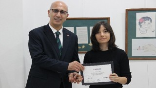 Tomris Uyarın öyküsünü çizgilerle anlattılar