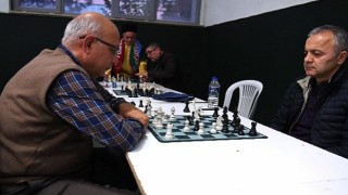 Dedeler ve torunlar satrançta yarıştı