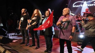 Aydın Büyükşehir Belediyesi Cem Karaca ve Barış Mançoyu Kurtalan Ekspres konseriyle andı