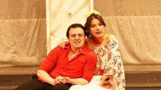 Sahne Tozu Tiyatrosu, Gırgıriyeyi “Sosyal Market”e destek için oynadı