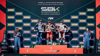 Razgatlıoğlu, Pirelli standart SCX lastiklerle aldığı riskle 1. Yarışı kazandı