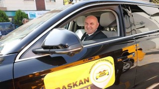 TOGG Darıcada Taksi Oldu, Başkan Bıyık Vatandaşlara Sürpriz YaptıBaşkan Taksi ile vatandaşın nabzını tuttu