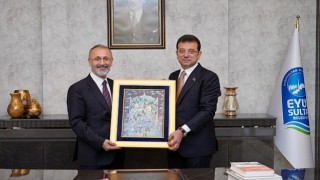 İBB Başkanı Ekrem İmamoğlu, Eyüpsultan Belediye Başkanı Mithat Bülent Özmen&#39;e tebrik ziyaretinde bulundu