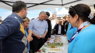 Mudanya Belediyesi Turizm Haftası etkinlikleri kapsamında Girit yemekleri ve lezzetleri Mütareke Meydanında düzenlenen “Girit Mutfağı Lezzet Şöleni” etkinliğinde tanıtıldı
