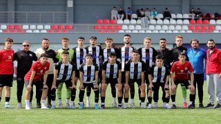 Burhaniye Belediyespor U-18 Takımı, Türkiye Şampiyonasına son 24 turunda veda etti