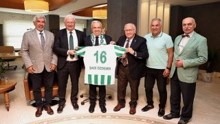 Bursaspor Kulüp Başkanı Sinan Bür ve ekibi Nilüfer Belediye Başkanı Şadi Özdemiri ziyaret ederek görevinde başarılar diledi