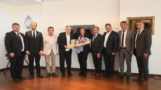 Karacasu Belediye Başkanı Mustafa Büyükyapıcıdan Aydın Büyükşehir Belediye Başkanı Özlem Çerçioğlu;na nezaket ziyaretinde bulundu