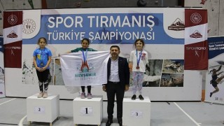 Nevşehir Belediyesi Gençlik ve Spor Kulübü sporcusu Belkıs Durmuş, Spor Tırmanış Küçükler Türkiye Şampiyonasında tüm rakiplerini geride bırakarak Türkiye Şampiyonu oldu.