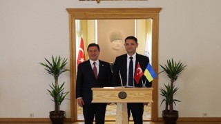 Ukrayna Antalya konsolosu Oleksandr Voronin Muğla Büyükşehir Belediye Başkanı Ahmet Aras ziyaret etti