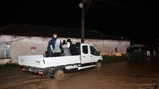 Büyükşehir ve MASKİ Ekipleri Yağmurda Tüm Gücüyle Sahada