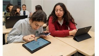 İzmirli öğrencilere yapay zekâ destekli matematik