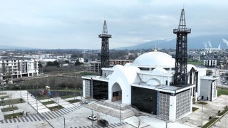 Kartepe Kent Meydanı Camii ilk teravihle açılıyor