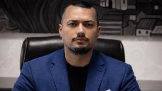 Atakan Taşur Türkiyeden Türk Dünyasına uzanan başarı hikayesiyle dikkat çekiyor