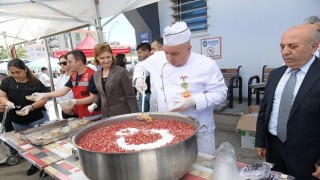 Pazarda Aşure İkramı